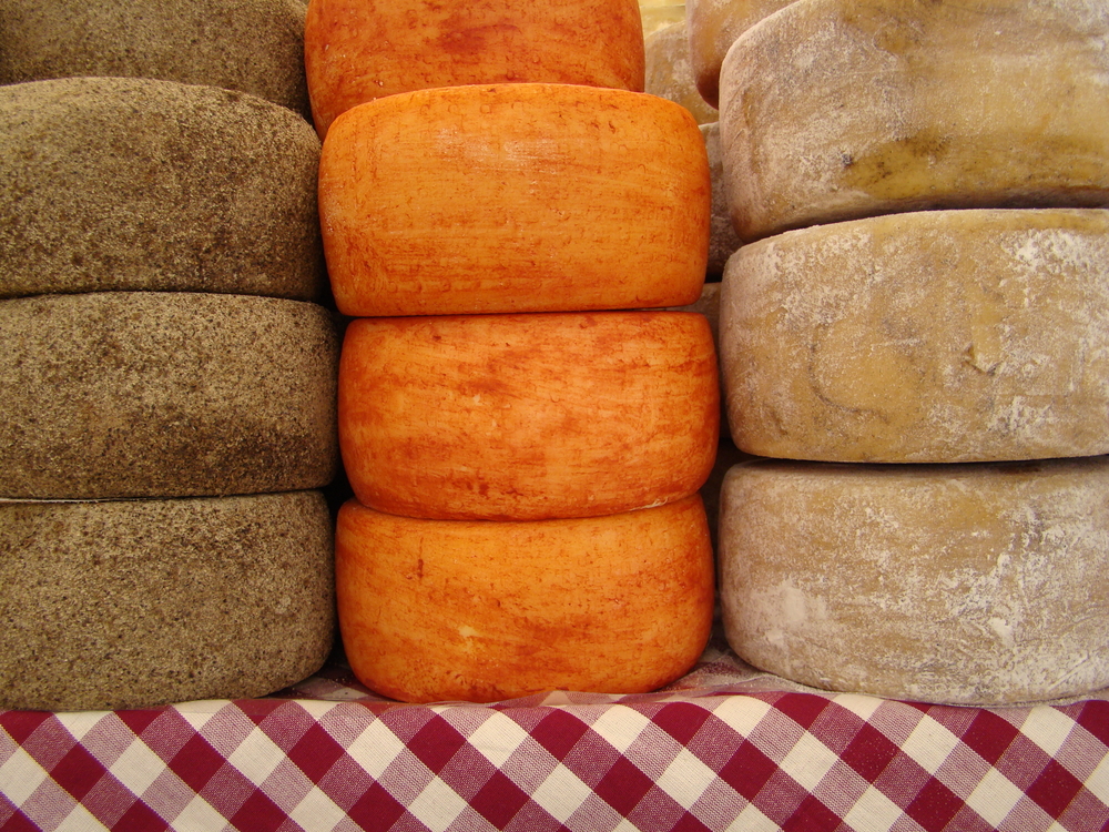 Il Caseificio Fattoria Buca Nuova, Pienza, produce formaggi stagionati ed altre specialità casearie