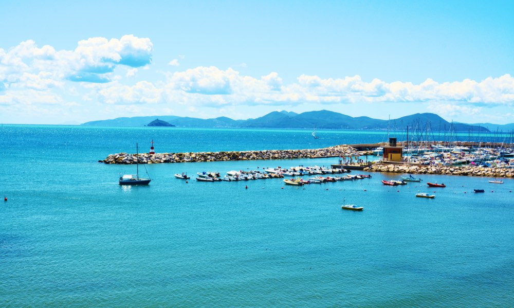 Marina di Salivoli è il bellissimo porto turistico vicino a Piombino