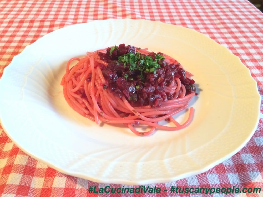 La ricetta degli Spaghetti alla barbabietola rossa è una ricetta facile, veloce e gustosa