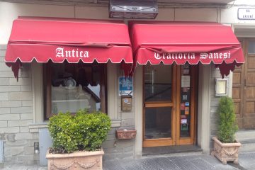 L'Antica Trattoria Sanesi è uno dei ristorranti tipici più famosi di Firenze, dove si trova un'ottima cucina toscana al giusto prezzo