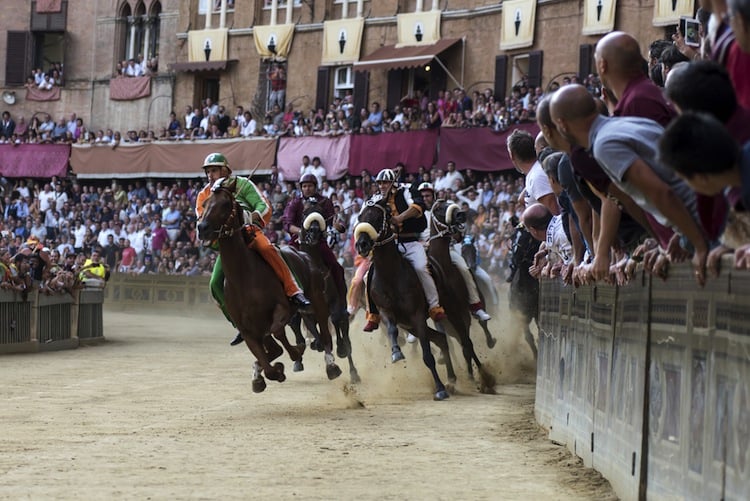Palio di Siena 2014: il 2 luglio è alle porte. Rievocazione storica, corsa di cavalli, un evento che non può essere paragonato a nessun altro