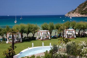 Baia Bianca: suites deluxe con servizio 5 stelle, sulla spiaggia della Biodola all'Isola d' Elba con piscina privata, yacht e confort 5S