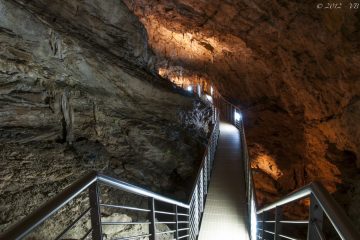 L' Antro del Corchia è la grotta carsica più profonda di Italia, si trova nelle Alpi Apune, in Toscana