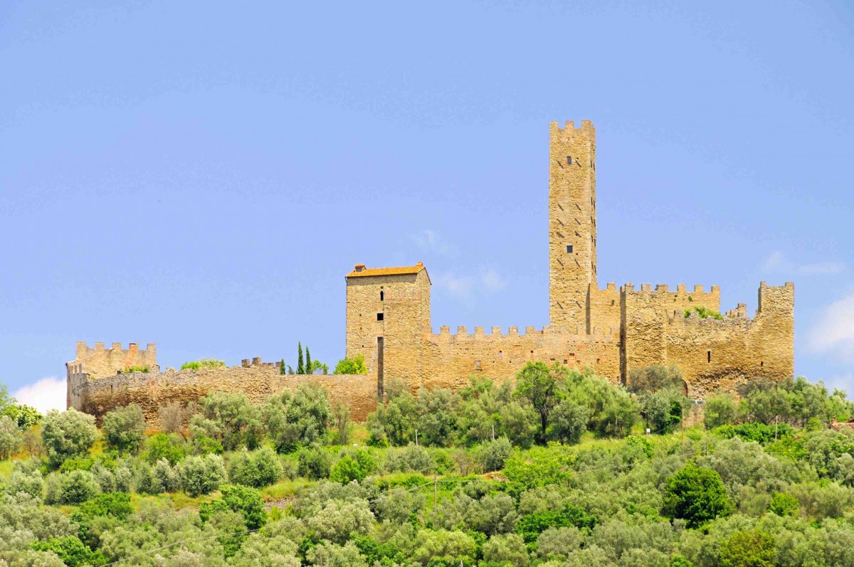 Il Castello di Montecchio Vesponi si trova a Castiglion Fiorentino in provincia di Arezzo