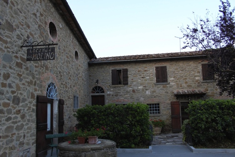 La Locanda del Molino è un piccolo relais e ristorante a Montanare, piccolo borgo toscano a 7 km da Cortona, crocevia di culture e tradizioni.