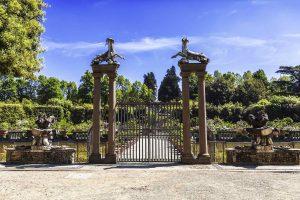 Tour del Giardino di Boboli, tra curiosità e notizie: dall'acquisto del terreno nel 1418 fino all'apertura al pubblico del Granduca Leopoldo.