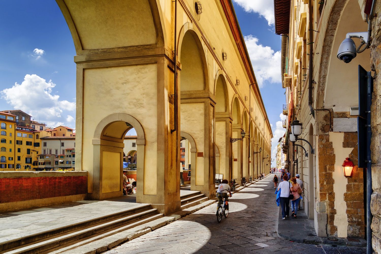 5 curiosità sul Corridoio Vasariano di Firenze, il passaggio che collega Palazzo della Signoria a Palazzo Pitti passando su Ponte Vecchio