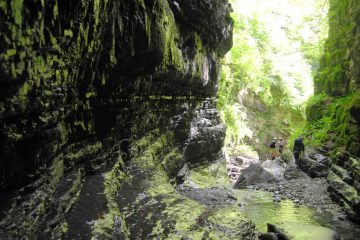 L'Orrido di Botri è una riserva naturale e oasi di protezione fauna in Garfagnana dov'è possibile praticare trekking e risalire il Rio Pelago