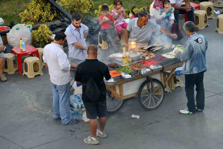 19-21/09 Streetfood Village di Arezzo: la città toscana sarà invasa dai banchi del cibo di strada,un evento che unisce cucina, arte e cultura