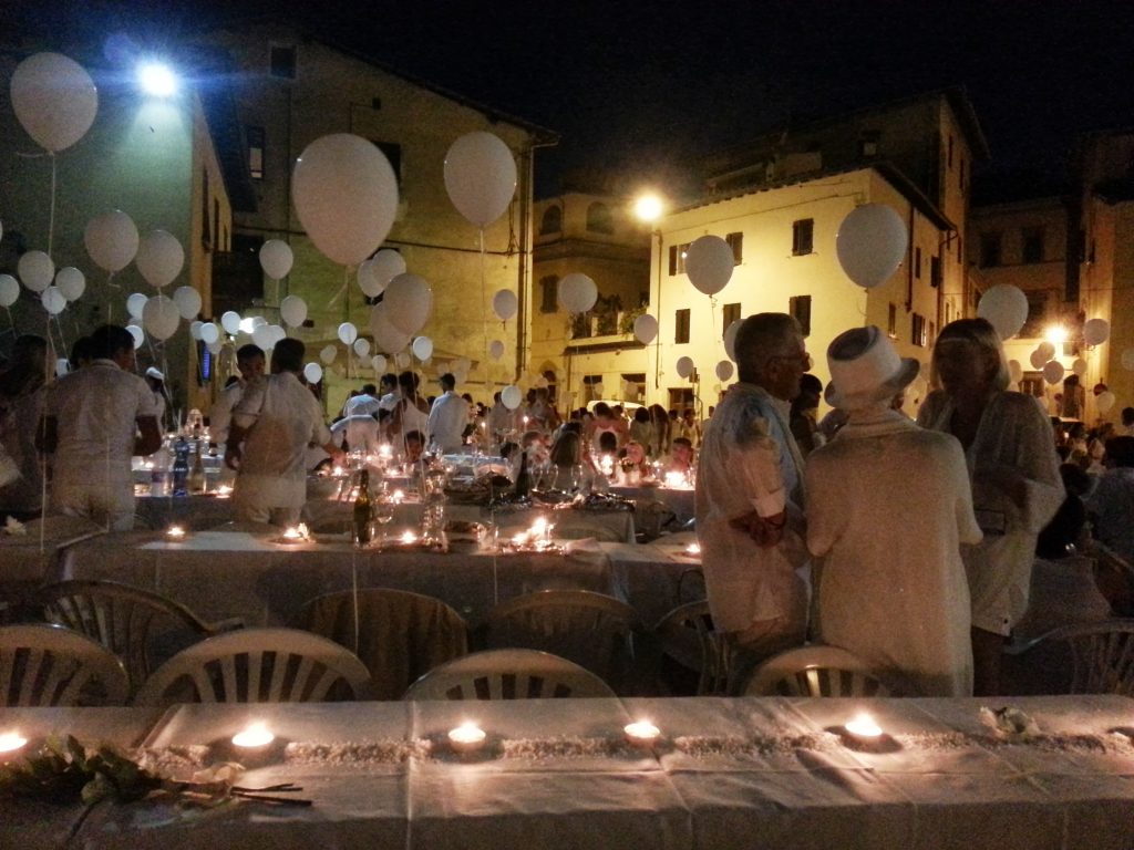 Il Total White Dinner Pistoia 2014 o Cena in Bianco si terrà a Pistoia sabato 6 settembre