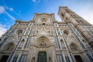Facciata del Duomo di Firenze, dove si trova la targa dedicat alla famiglia Bischeri, da cui proviene il termine fiorentino bischero