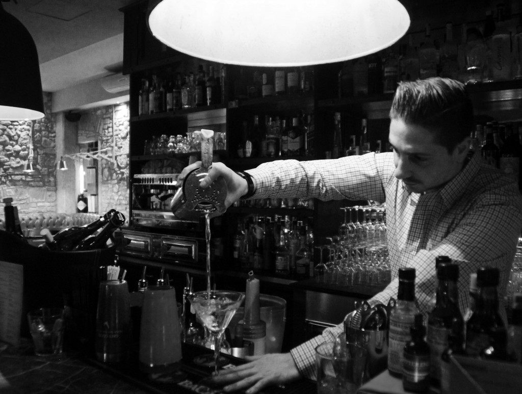 Jacopo Rosito è il capo barman del bar dell'hotel Four Seasons di Firenze