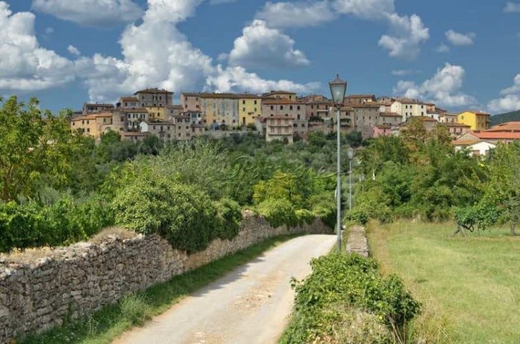 Rapolano Terme è un borgo toscano nelle Crete Senesi. Offre centri termali, ottimo vino, prodotti tipici: un favoloso weekend in Toscana