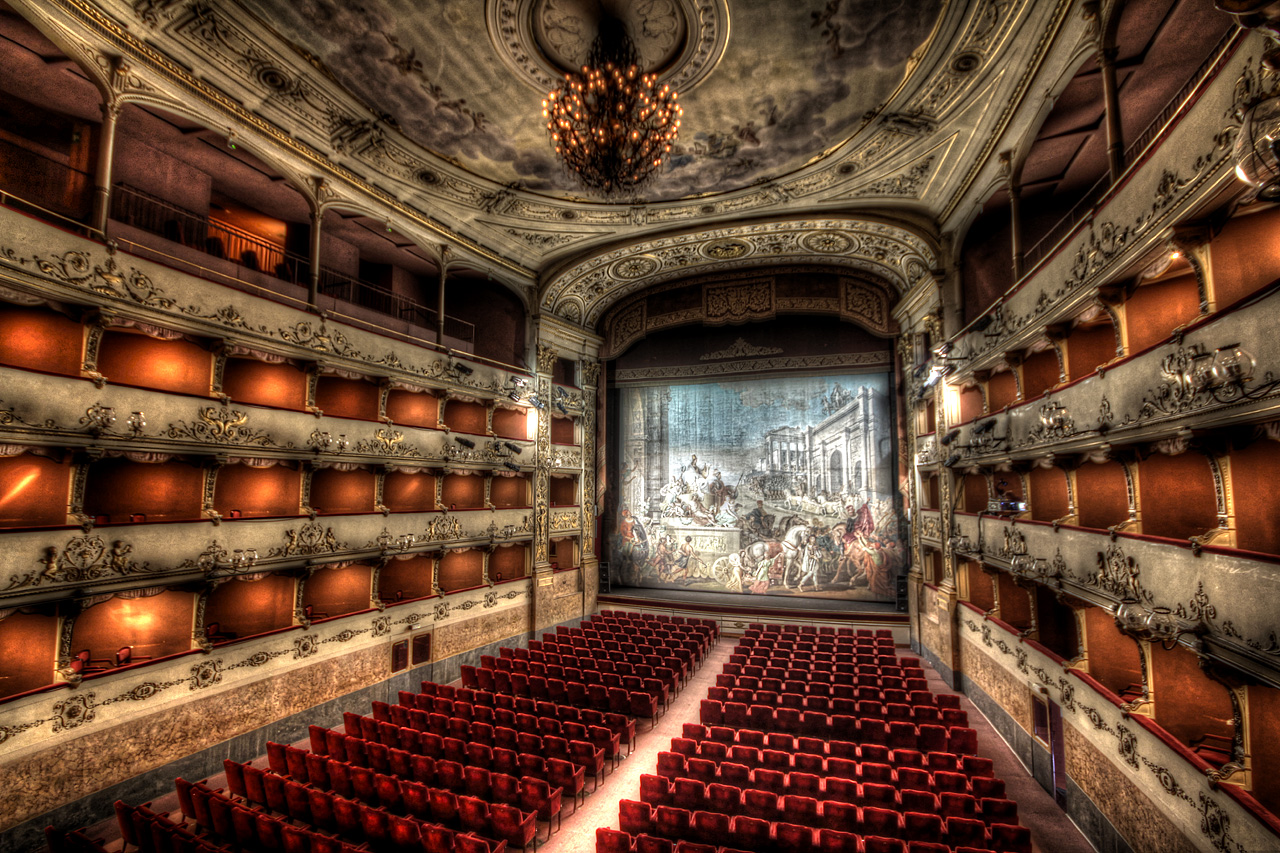 Interno del teatro La Pergola a Firenze