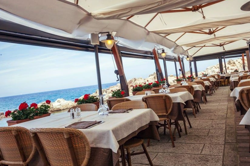 6 ristoranti romantici all'Isola d'Elba affacciati sul mare per una serata speciale: cucina di qualità, terrazze con vista sul tramonto, servizio eccellente