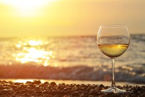 6 ristoranti romantici all'Isola d'Elba affacciati sul mare per una serata speciale: cucina di qualità, terrazze con vista sul tramonto, servizio eccellente