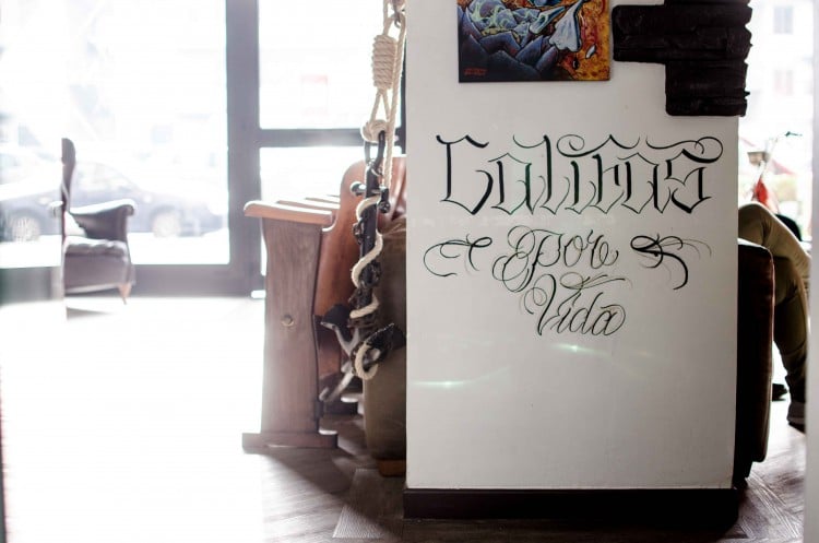 Lacrimanera Tattoo Saloon, uno dei più importanti saloni di tatuaggi di Firenze, ha come propri fondatori gli ideatori della Florence Tattoo Convention