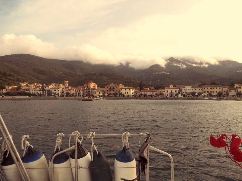 Idee per un bellissimo fine settimana d'estate: un weekend in barca a vela in Toscana alla scoperta dell'Arcipelago, dell'Isola d'Elba e di tante bontà