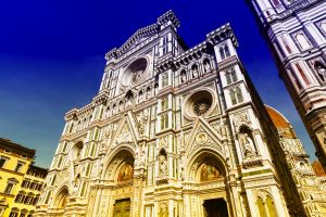 Duomo di Firenze: dal progetto di Arnolfo di Cambio fino alla facciata dell'800. La storia di Santa Maria del Fiore, una delle chiese più grandi del mondo
