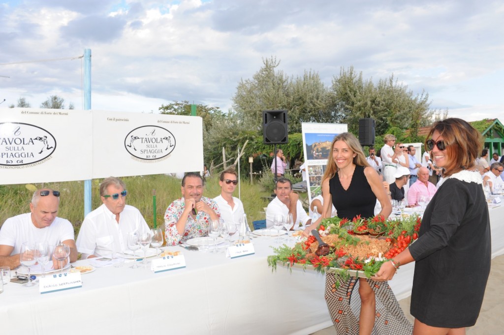 Si è conclusa l'edizione 2015 di "A Tavola sulla Spiaggia" a Forte dei Marmi, l'evento ideata da Gianni Mercatali che in giuria conta 13 stelle Michelin