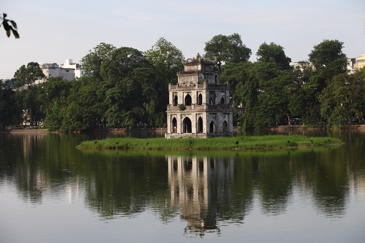 Alla scoperta della capitale del Vietnam Hanoi, una metropoli che fonde miti e storia antica alla contemporaneità culturale e alla storia più recente