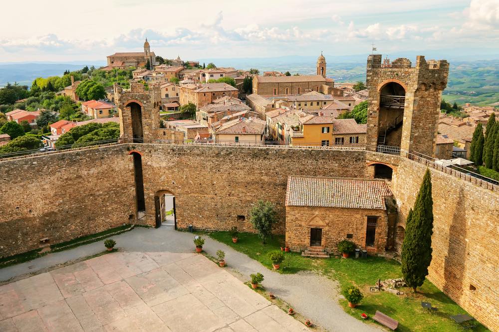 I borghi della Val d'Orcia, in provincia di Siena, insieme alla Val d'Orcia sono stati riconosciuti come Patrimonio dell'Umanità dall'UNESCO