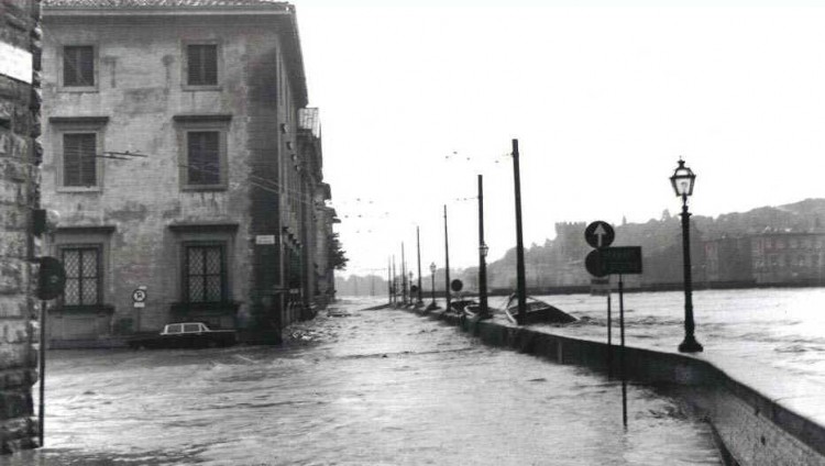 4 novembre 1966: alluvione di Firenze e del Bacino dell'Arno. Cronaca di uno dei più grandi eventi che ha segnato la storia della Toscana e del nostro paese