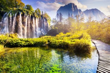 I Parchi Nazionali della Croazia sono destinazioni ideali per gli amanti del trekking: boschi sconfinati, atmosfere suggestive e laghi color smeraldo.