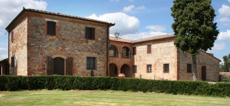 Sposarsi in Toscana per molte coppie è la realizzazione di un sogno. Ecco le migliori location tra residenze storiche e castelli nella provincia di Siena.