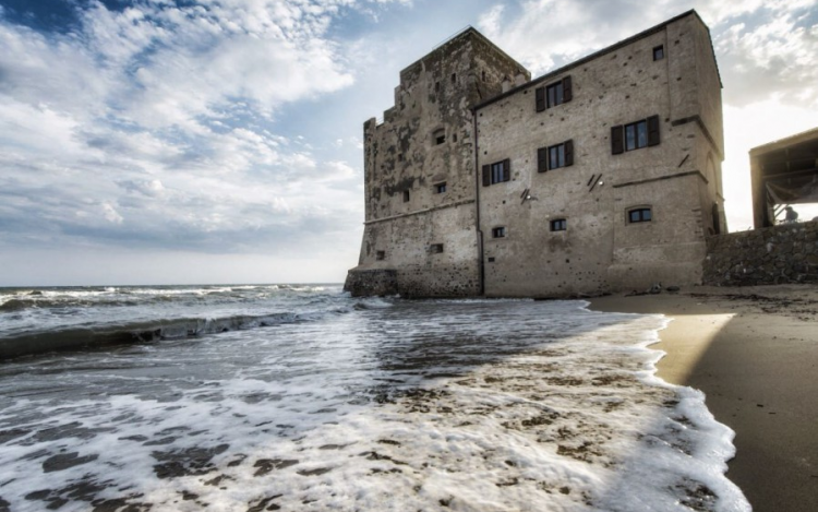 Matrimonio sulla spiaggia in Maremma: tre location d'eccezione per sposarsi in Toscana, romantiche cerimonie e impeccabili banchetti di nozze sul mare