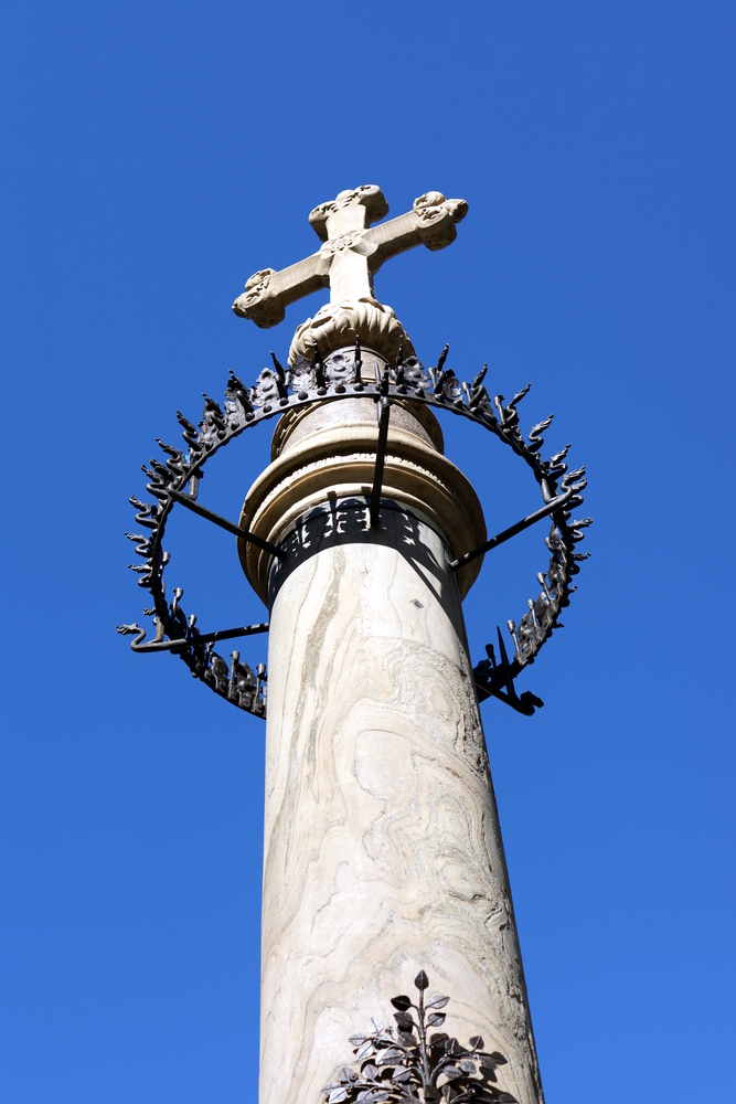 Il Corteo di San Zanobi si tiene a Firenze il 26 Gennaio in onore del santo a cui è intitolata la Colonna di San Zanobi in Piazza Duomo, davanti al Battistero