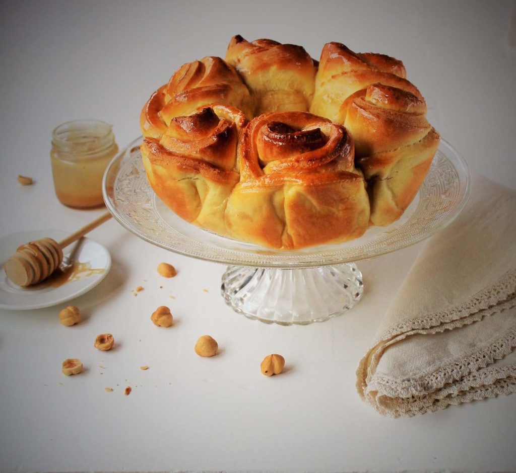 La ricetta della Challah, conosciuta come il "pane del sabato" della tradizione ebraica, con piccole variazioni che le regalano un tocco di made in tuscany