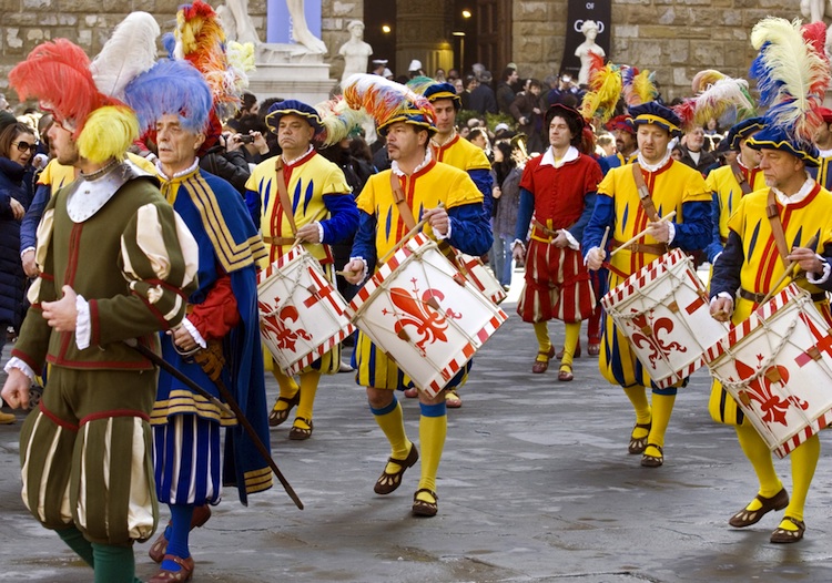 Il Capodanno Fiorentino è la tradizione per cui a Firenze l'anno inizia il 25 marzo, in corrispondenza con l'Annunciazione dell'Incarnazione alla Vergine