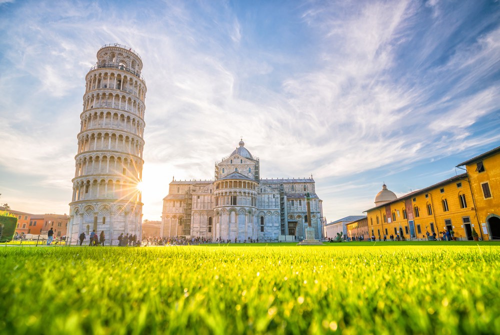 La Torre Pendente è la torre campanaria del Duomo di Pisa in Piazza dei Miracoli