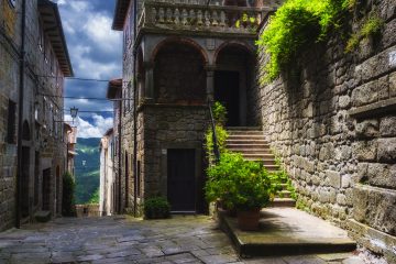 La Peschiera di Santa Fiora è un magico specchio d'acqua custodito dal Monte Amiata, vicino all'omonimo paese, ideale per un rilassante weekend in Toscana