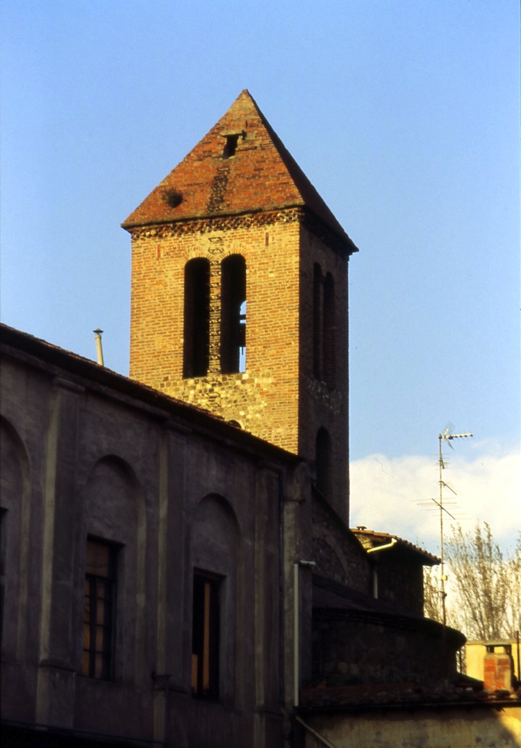 San Donato in Polverosa è un'antica chiesa fiorentina che si trova tra i palazzi del quartiere di Novoli, nascondendo tesori e leggende