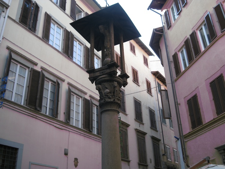 L'eresia catara trovò a Firenze, tra il 1200 e il 1300, uno dei suoi epicentri. Un originale tour di Firenze ne ripercorre i luoghi simbolo.