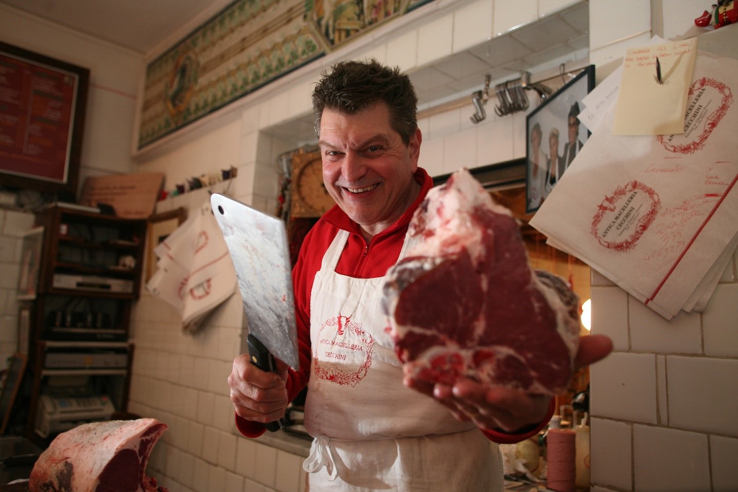 La macelleria di Dario Cecchini, e i suoi 4 ristoranti, sono uno dei fulcri pulsanti della vita di Panzano Chianti, paese nel cuore della Toscana