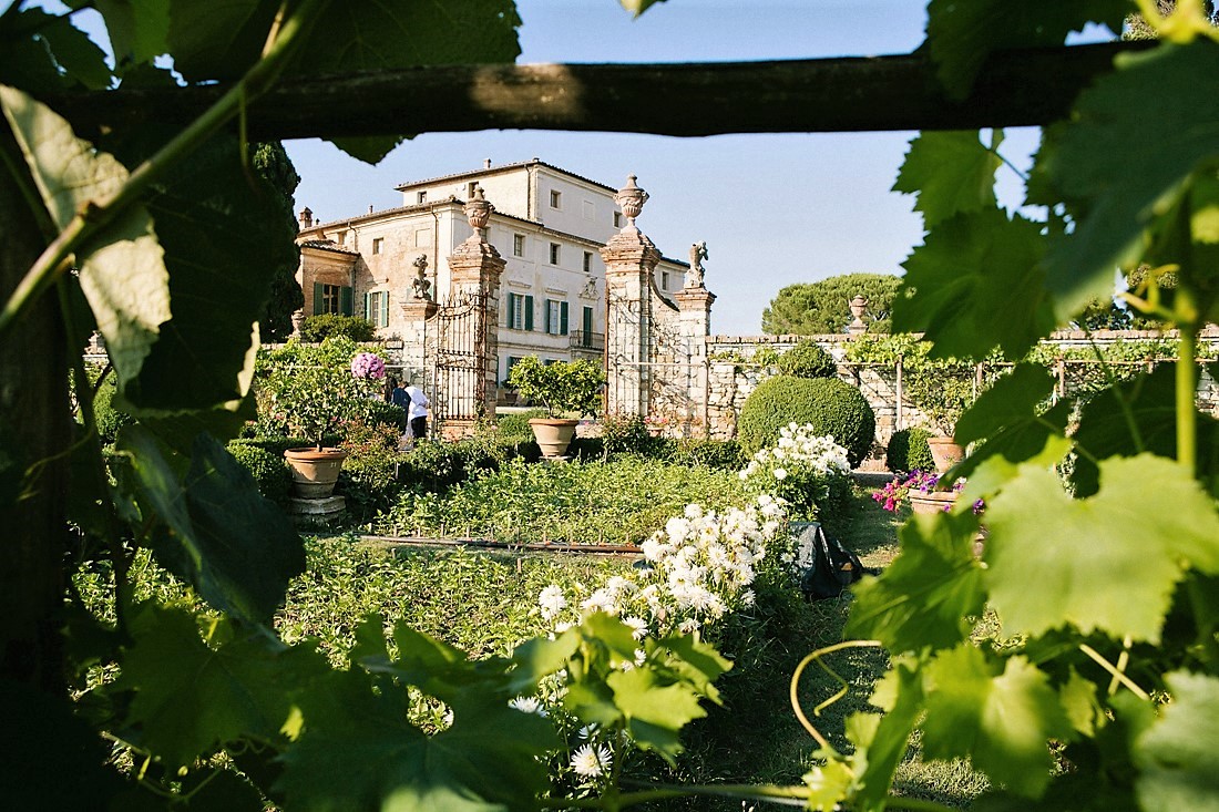La Villa di Geggiano a Castelnuovo Berardenga (SI) è un'azienda agricola biologica, una guest house e un luogo ideale per eventi privati e matrimoni in Toscana