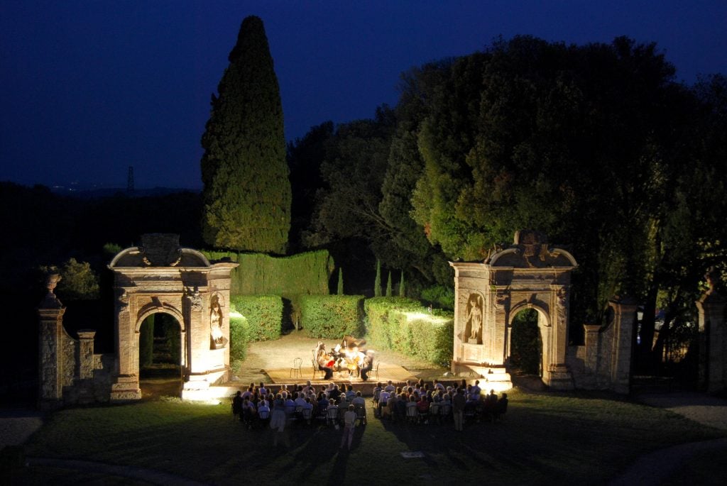La Villa di Geggiano a Castelnuovo Berardenga (SI) è un'azienda agricola biologica, una guest house e un luogo ideale per eventi privati e matrimoni in Toscana