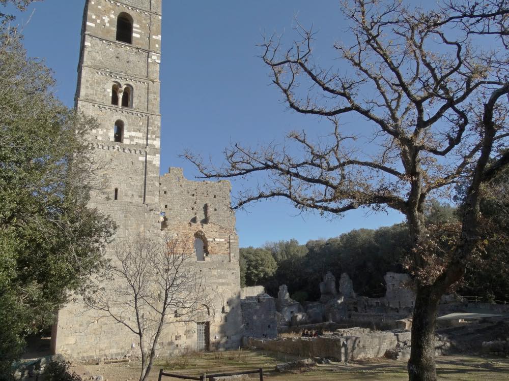 L'abbazia di San Rabano si trova nel Parco Naturale della Maremma