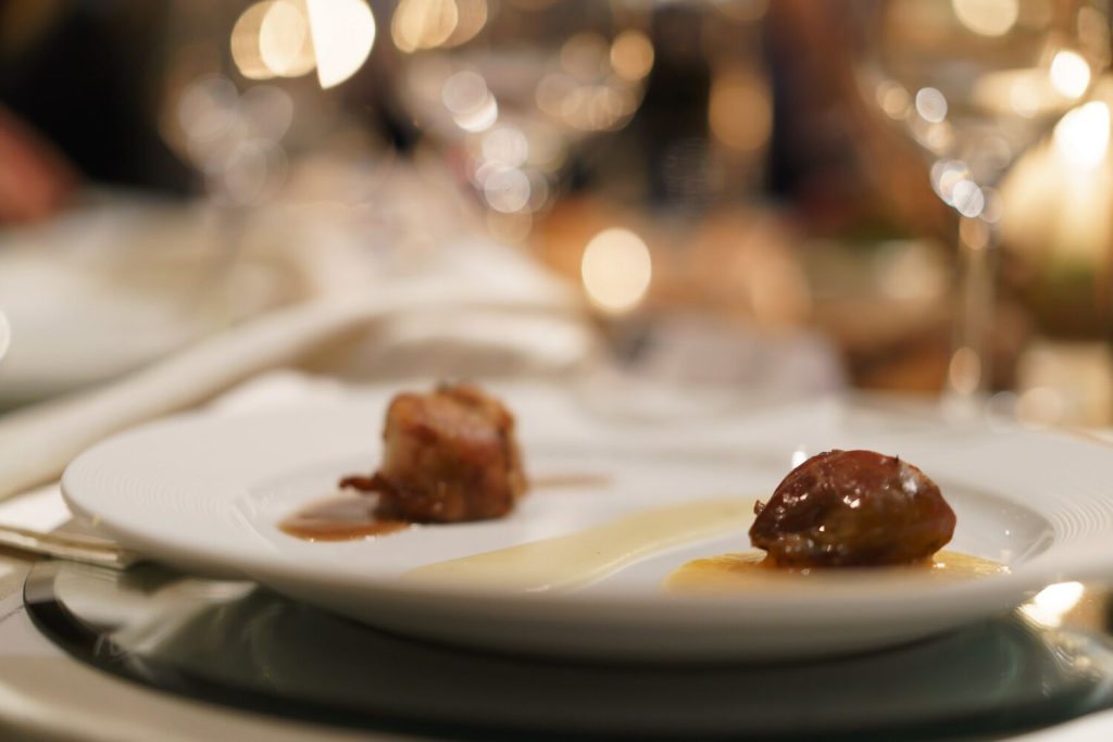 Cene segrete, social dinner, supper club: tanti sono i nomi della nuova moda Food-design&Wine che da New York sta imperversando in Toscana