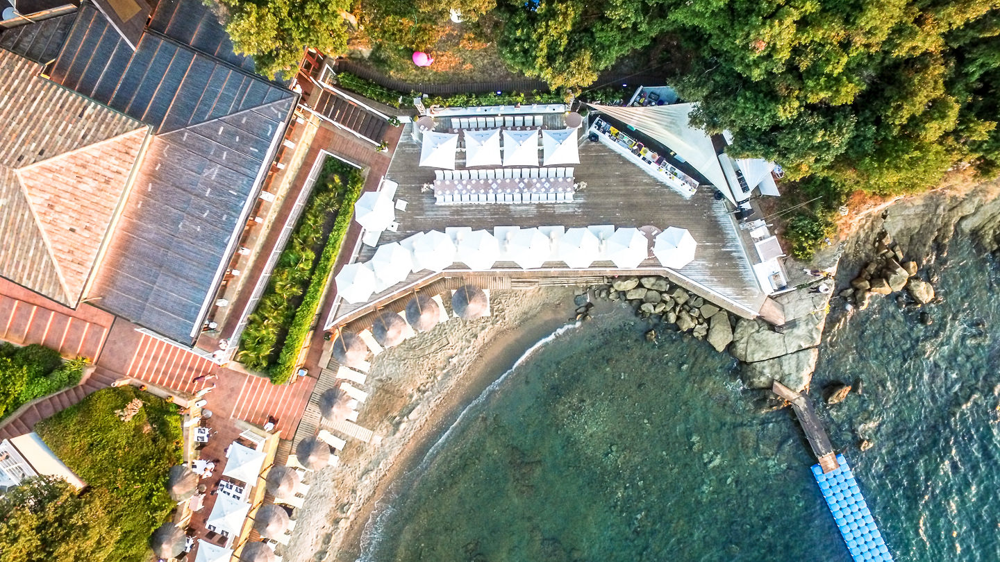 Cala Felice Beach Club a Marina di Scarlino, un'oasi esclusica di divertimento, relax e benessere in Maremma, davanti all'Arcipelago Toscano