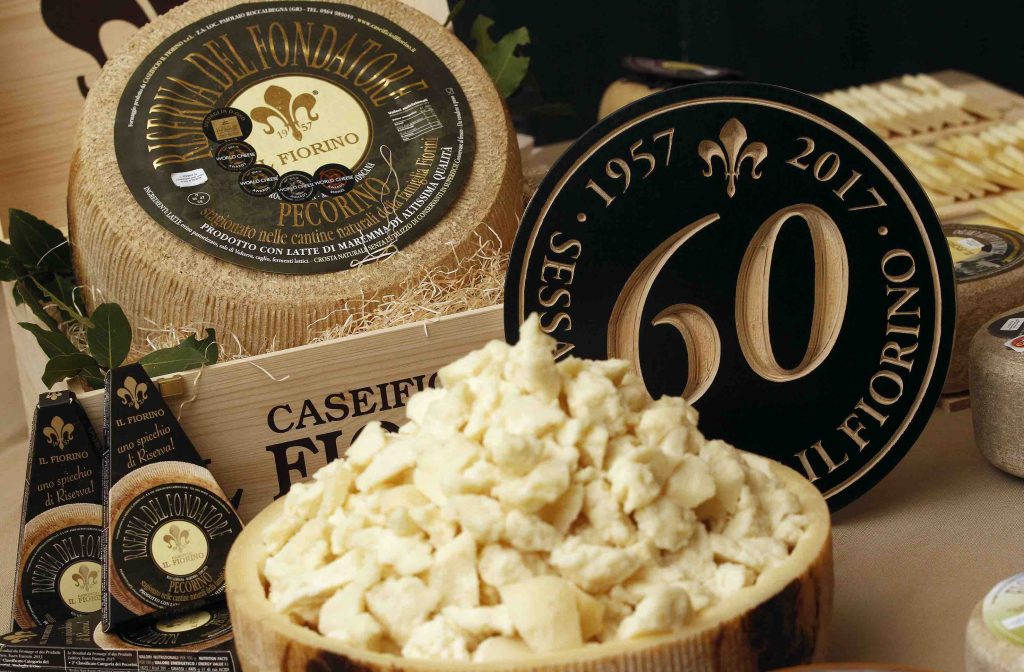 Il Caseificio Il Fiorino, eccellente azienda toscana in Maremma a Roccalbegna, dal '57 produce formaggi da primo premio 100% made in Tuscany
