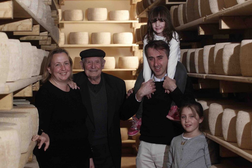 Il Caseificio Il Fiorino, eccellente azienda toscana in Maremma a Roccalbegna, dal '57 produce formaggi da primo premio 100% made in Tuscany