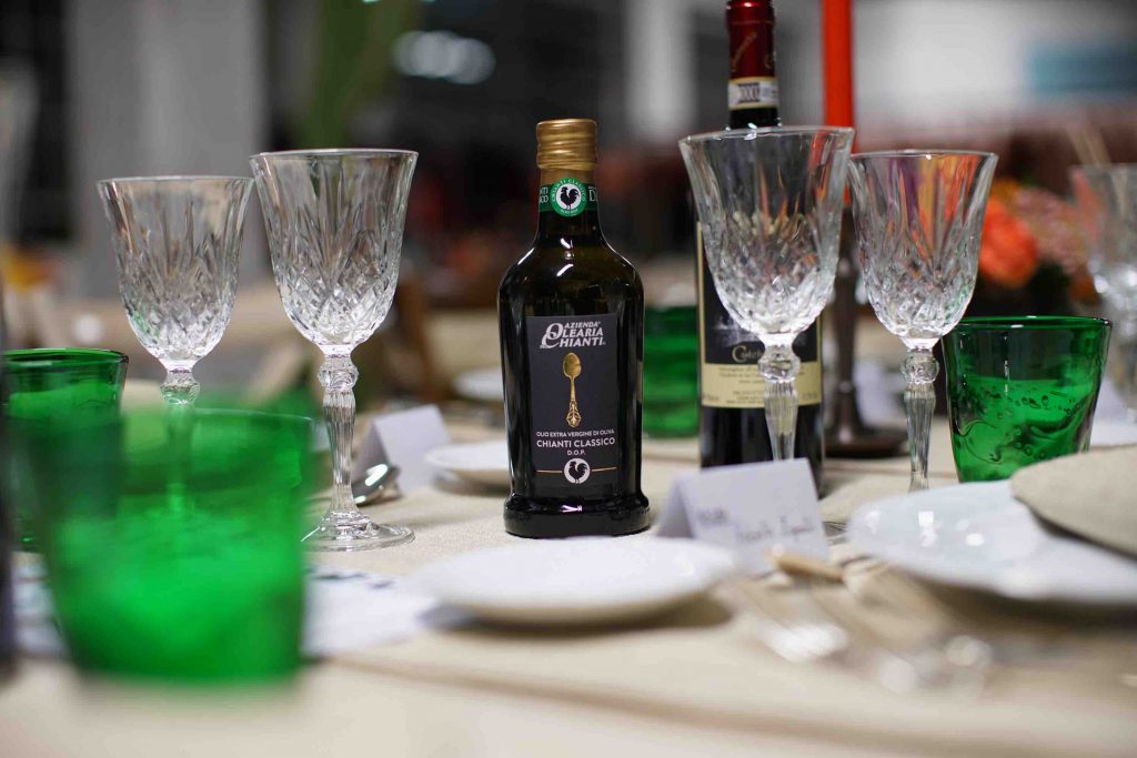 L'Azienda Olearia del Chianti con sede a Panzano rappresenta l'eccellenza della produzione di olio extravergine di oliva 100% made in Tuscany