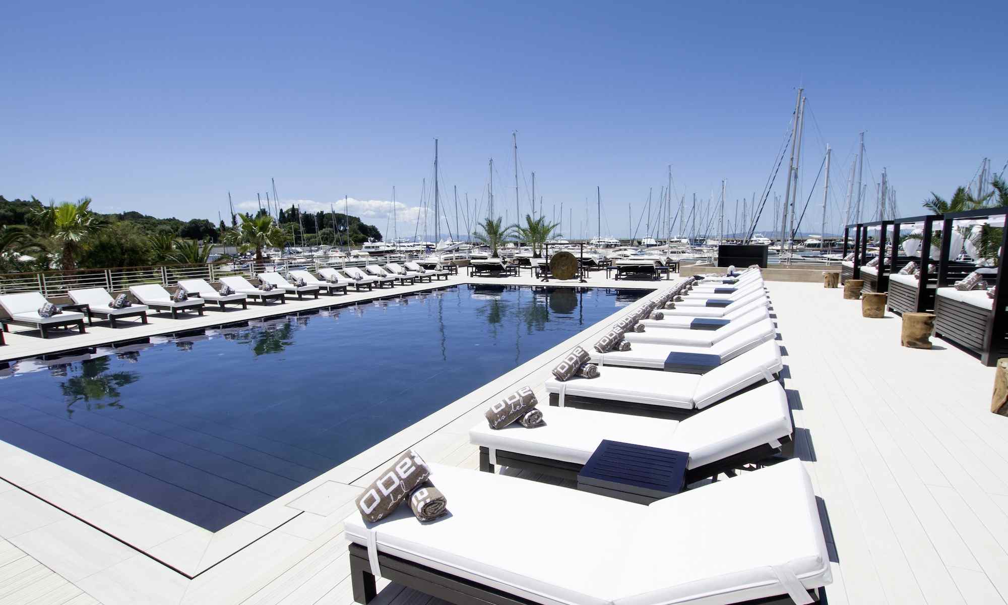 Resort Baia Scarlino, Marina di Scarlino, Maremma: luxury hotel a cui si può accedere in barca, inserito nel circuito dell'Italy Bike Hotel