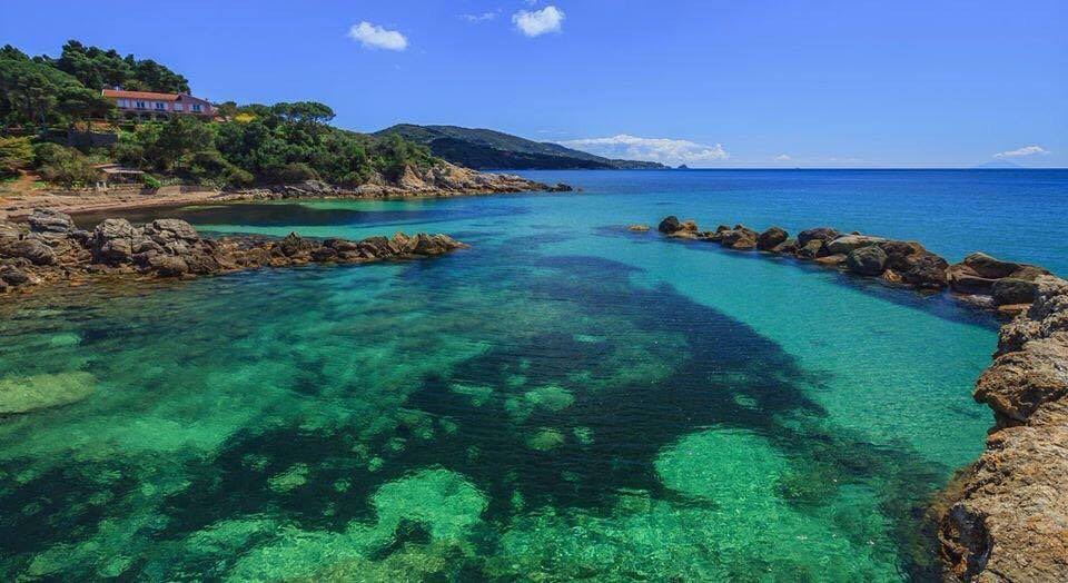 6 delle più belle spiagge dell'Isola d'Elba le meno conosciute e meno frequentate dal turismo di massa, veri paradisi dell'Arcipelago Toscano.