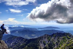 Il Monte Capanne è la vetta più alta dell'Isola d'Elba e dall'alto dei suoi 1019 offre una vista unica e mozzafiato sull'Arcipelago Toscano