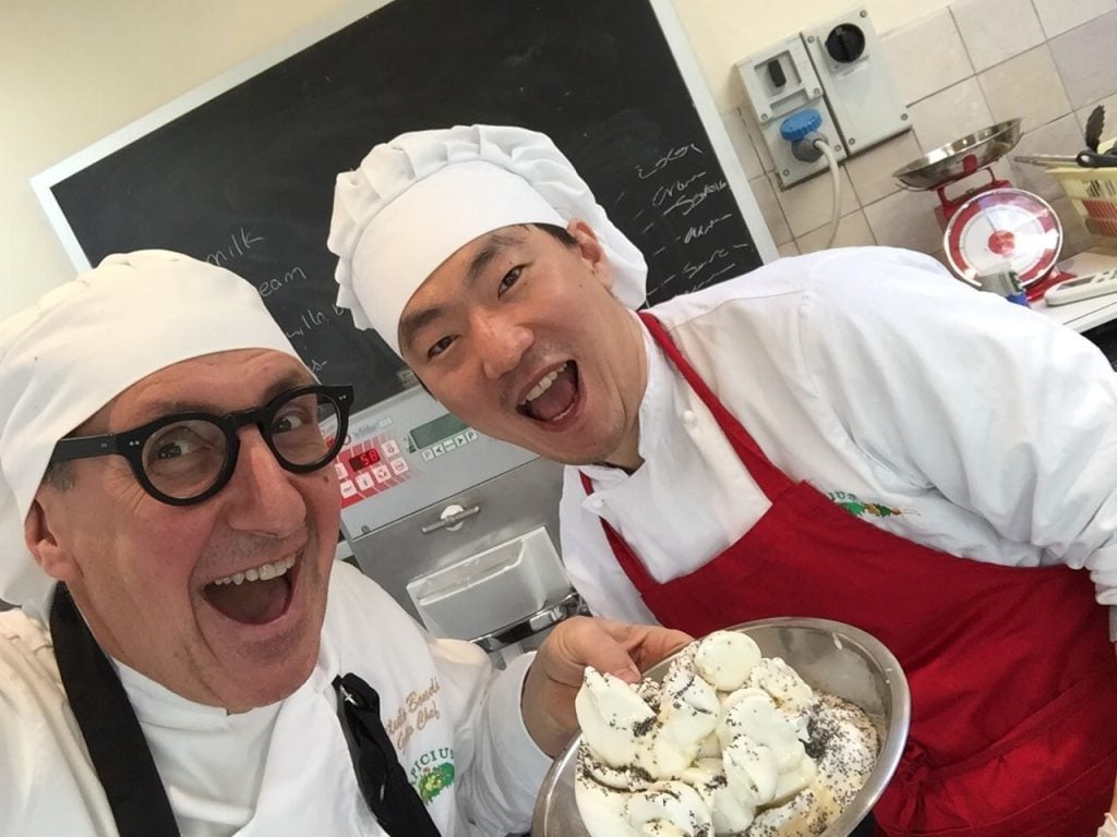 Vetulio Bondi, toscano doc, è tra i gelatieri più famosi del mondo, portavoce indiscusso dell'arte del Gelato Artigianale da New York a Taiwan